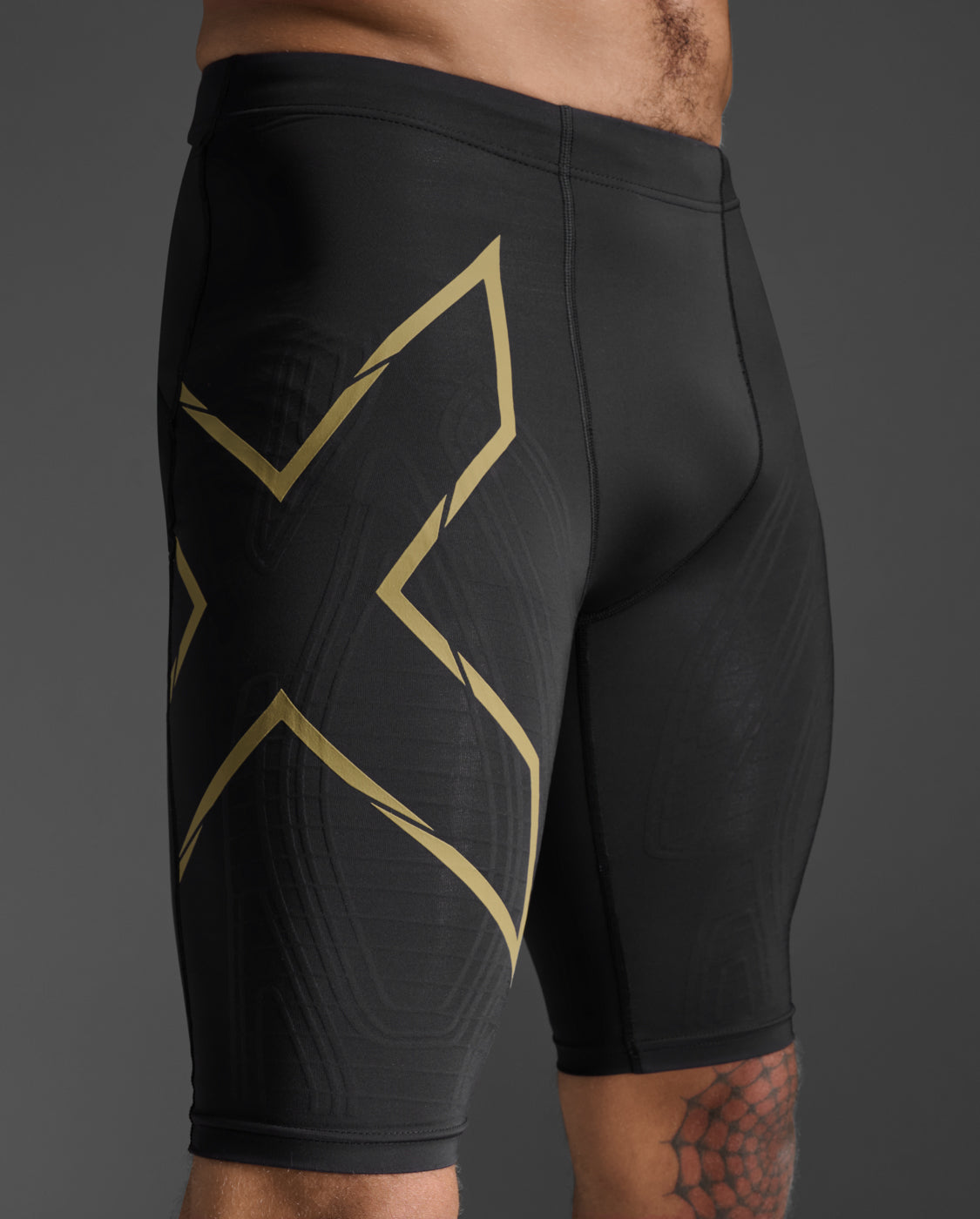2XU Heren Light Speed Compressie Shorts - Zwart/Goud - Maat M 2XU Heren Light Speed Compressie Shorts - Zwart/Goud - Maat M